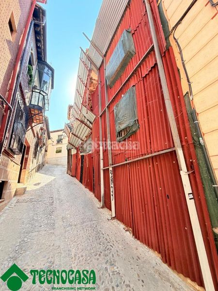 Foto a231ef62-d087-4e6a-9066-c1bdd00dfc23. Casa aparellada a Casco Histórico Toledo