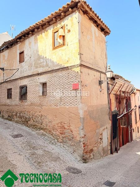 Foto d06ad52b-5d0d-4d35-9f18-3c3bae972214. Casa aparellada a Casco Histórico Toledo