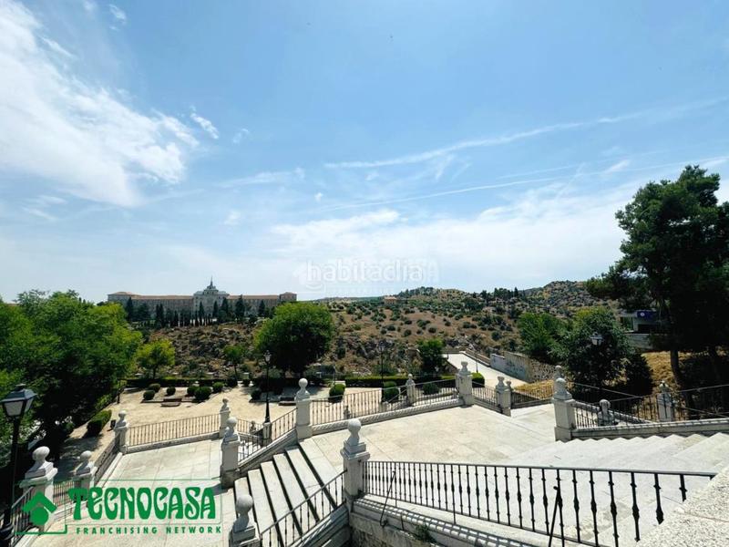 Foto 711c630a-c0ed-4153-b235-49db0cc524f9. Casa aparellada a Casco Histórico Toledo