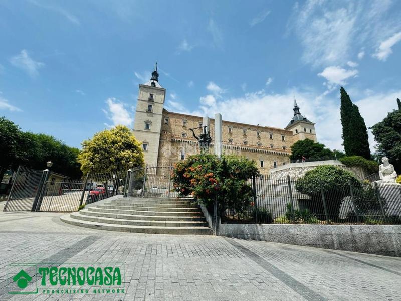 Foto bb4d956d-94d2-4464-9240-a8663629ab9f. Casa aparellada a Casco Histórico Toledo