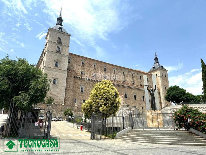 Foto eb41011c-e945-49fd-bf65-c2113c3b80aa. Casa aparellada a Casco Histórico Toledo