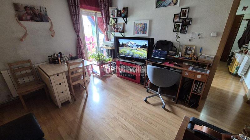 Foto c3f88f26-b375-44ec-88e4-cc5303da6924. Piso  en venta en Los Rosales Madrid