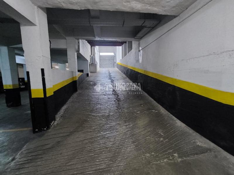 Foto 0e093ffc-0537-4853-94bf-3bfda0117b25. Parking coche boxplaza de garaje en venta en Los Rosales Madrid