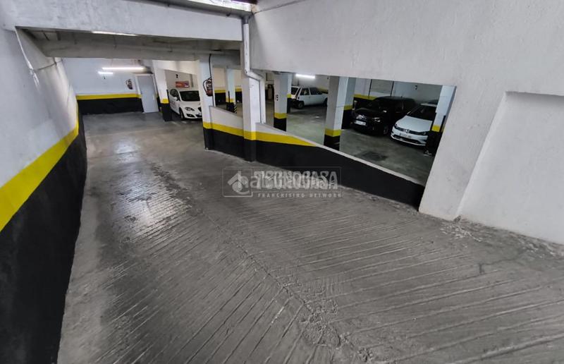 Foto 32529c76-dff6-4d91-92e0-17422ebad8eb. Parking coche boxplaza de garaje en venta en Los Rosales Madrid