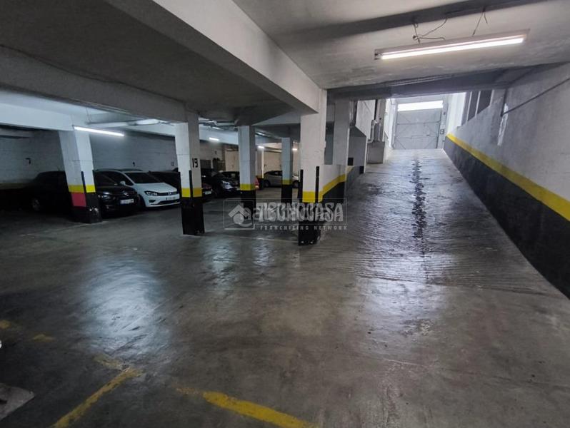 Foto 48689aff-56f0-4fb2-9796-faed674aff4a. Parking coche boxplaza de garaje en venta en Los Rosales Madrid