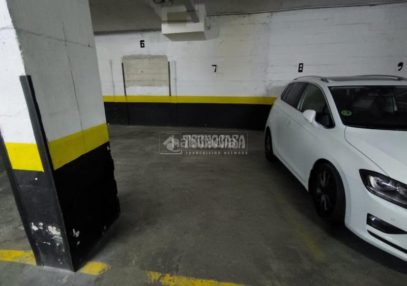 Foto a3ebe5da-164e-4c74-9451-8680f3d25e23. Parking coche boxplaza de garaje en venta en Los Rosales Madrid