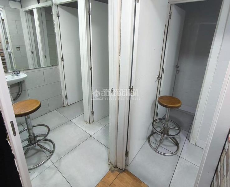 Foto 15970c02-7dc8-4f11-9e77-637366c130bd. Local comercial  en venta en Los Rosales Madrid
