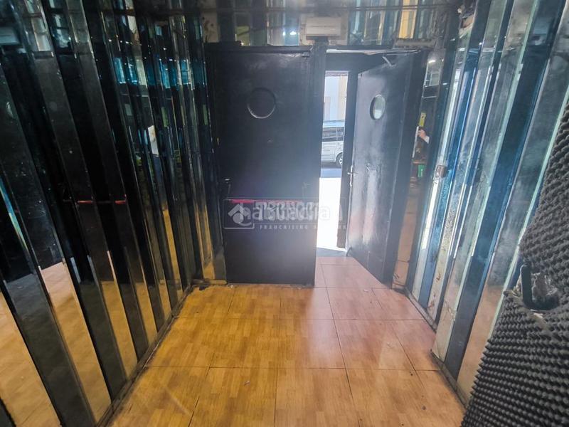 Foto 36e55e94-9f66-44f1-abde-8970b2a0d7bf. Local comercial  en venta en Los Rosales Madrid