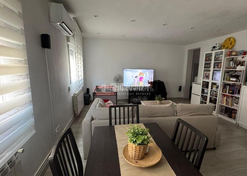 Foto bf81f77d-ba7c-49c9-aec1-32b4be984219. Pis amb calefacció a Los Rosales Madrid