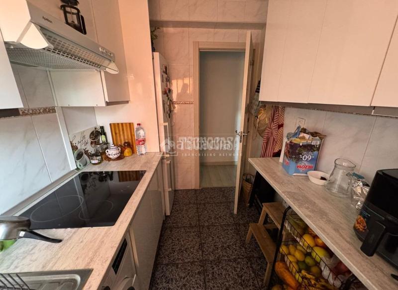 Foto f736091a-ba0f-42d6-bd2b-87797b35ef6e. Pis amb calefacció a Los Rosales Madrid