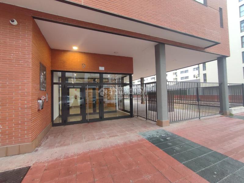 Foto bfa8bb78-bee1-4b77-9ce8-1067deaf4909. Parking coche boxplaza de garaje en venta en Villa de Prado Valladolid