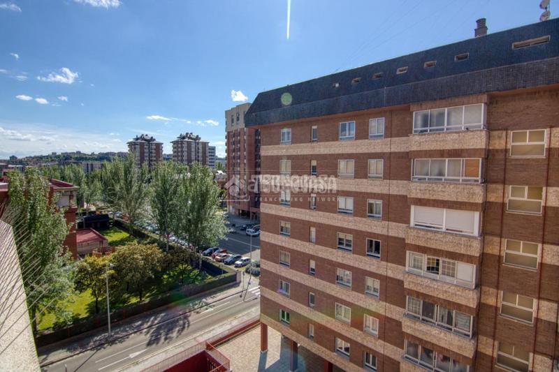 Foto 1a016440-efbe-405f-ab3d-ce7f6ba96884. Piso  en venta en Huerta del Rey Valladolid