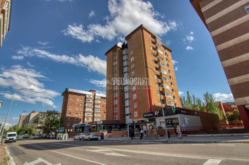 Foto 44b9e3ec-74e7-43af-8dd8-390f93726845. Piso  en venta en Huerta del Rey Valladolid