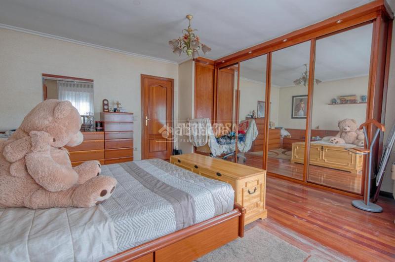 Foto 09d958e7-105c-499a-a411-2b45afc66983. Doppelhaus mit heizung parking pool in Girón Valladolid