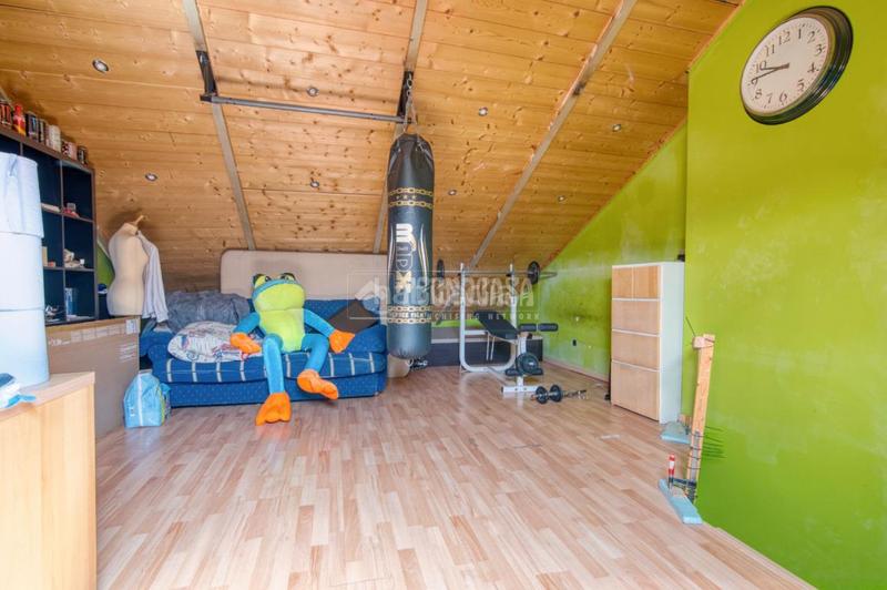 Foto 1707fbac-3687-46f3-b3f7-2a06e5b73f6c. Doppelhaus mit heizung parking pool in Girón Valladolid