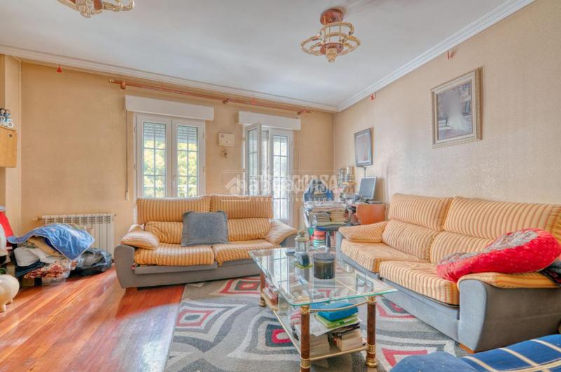 Foto 249feb4c-7694-49c5-961b-edcd34a3543c. Doppelhaus mit heizung parking pool in Girón Valladolid