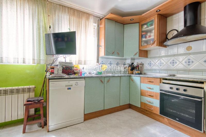 Foto 35b65fc3-e41d-4541-944a-5f1b5cfdd10b. Doppelhaus mit heizung parking pool in Girón Valladolid