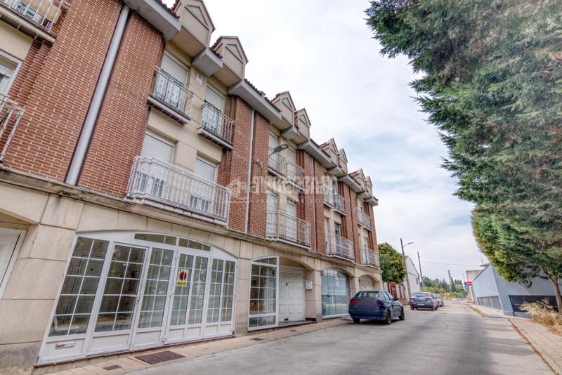 Foto 48f9edd8-07c8-4bfc-91b4-cfc7a0b2d175. Doppelhaus mit heizung parking pool in Girón Valladolid