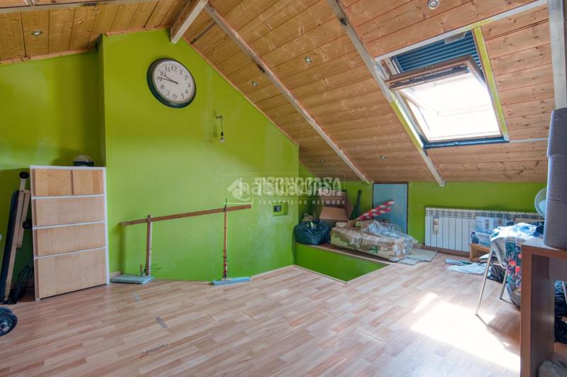 Foto 61bd8c36-198c-4da6-8441-657b4c5605c6. Doppelhaus mit heizung parking pool in Girón Valladolid