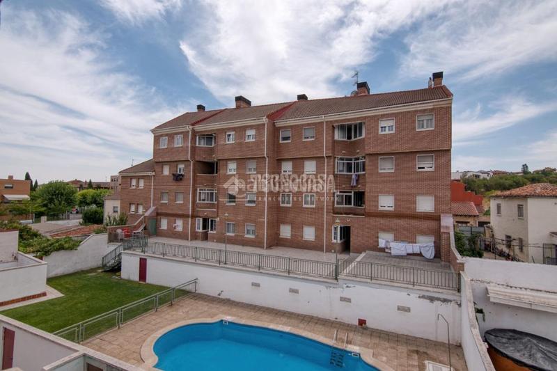 Foto 68ba229d-d524-4e0f-8e9a-e93d1c7c446a. Doppelhaus mit heizung parking pool in Girón Valladolid