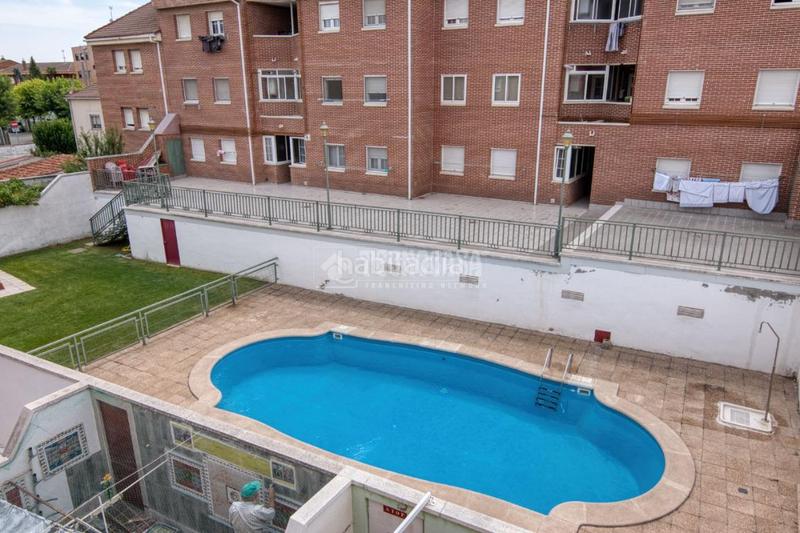 Foto 792e2cdf-14e1-4c32-b3eb-2d8ae6a08448. Doppelhaus mit heizung parking pool in Girón Valladolid