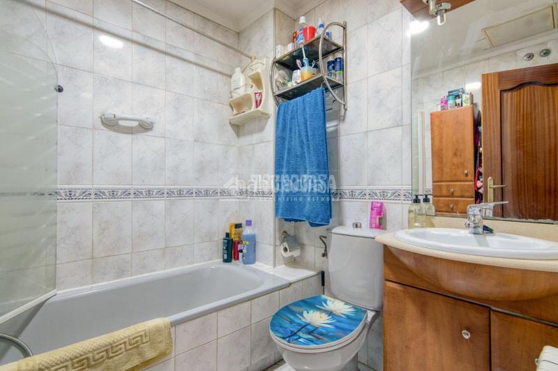 Foto b5d94521-248f-4360-b644-02e5e8341553. Doppelhaus mit heizung parking pool in Girón Valladolid