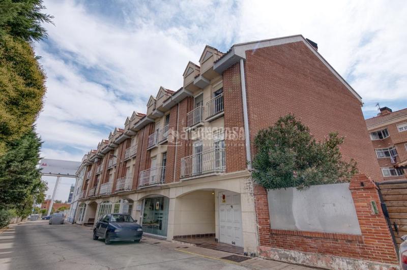 Foto c332e081-ca4f-4d2e-9f5e-39944933220d. Doppelhaus mit heizung parking pool in Girón Valladolid