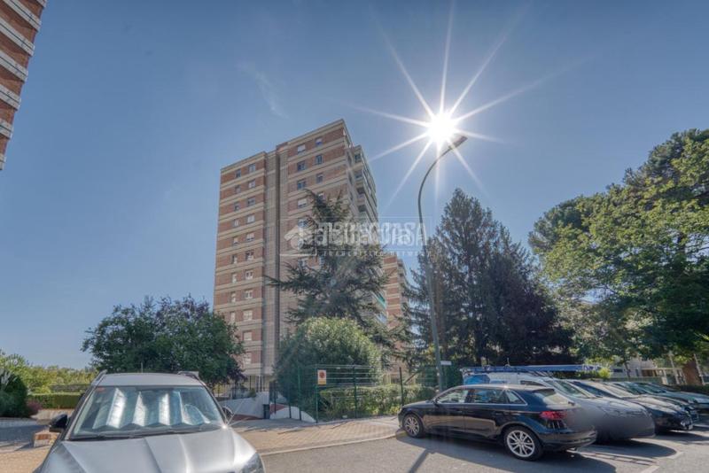 Foto 52596fee-cd0a-400f-a6b2-315eac0b6fbb. Pis amb calefacció aparcament a Huerta del Rey Valladolid