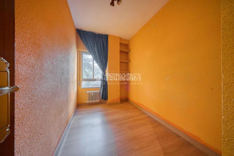 Foto 5ddc5bb9-9913-4fd5-8b64-6833d19bc8e7. Pis amb calefacció aparcament a Huerta del Rey Valladolid