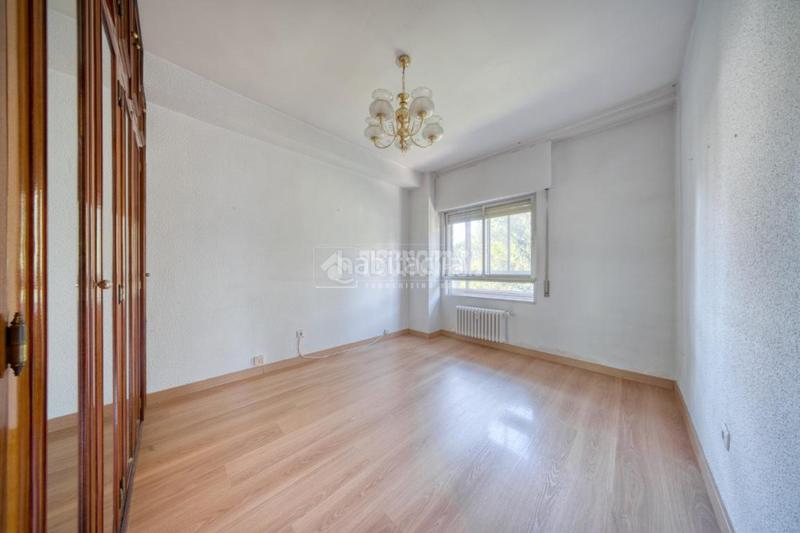 Foto ada0d5c2-b028-4288-bcc6-06e9afcaa27f. Pis amb calefacció aparcament a Huerta del Rey Valladolid