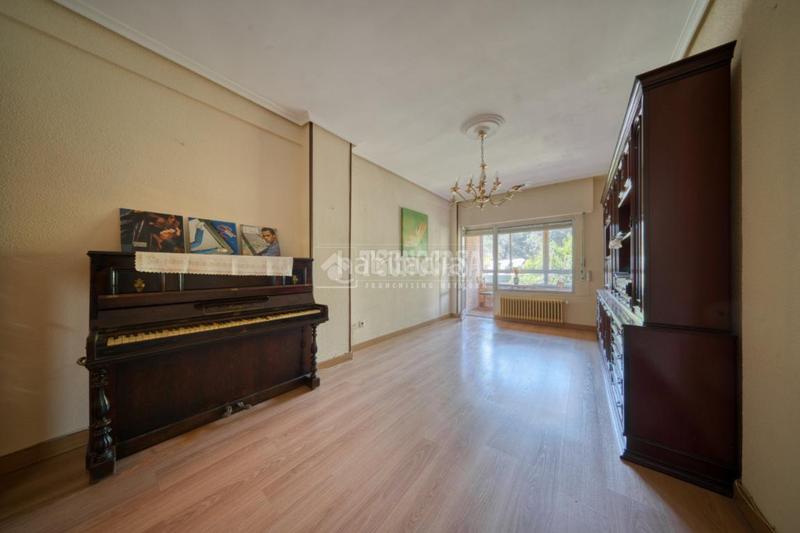 Foto b016a5bc-2db6-4f5d-af80-fef0beedb05d. Pis amb calefacció aparcament a Huerta del Rey Valladolid