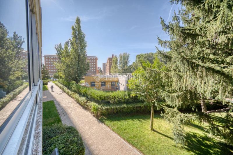 Foto b5bf8c01-a68d-42e1-adc8-1541f8777053. Pis amb calefacció aparcament a Huerta del Rey Valladolid