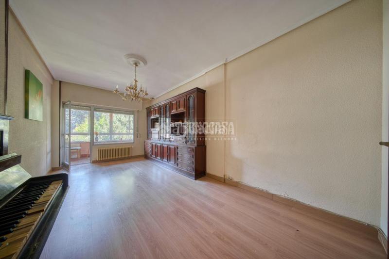 Foto d21fdbef-8e51-4888-a0c5-05536841cc2f. Pis amb calefacció aparcament a Huerta del Rey Valladolid