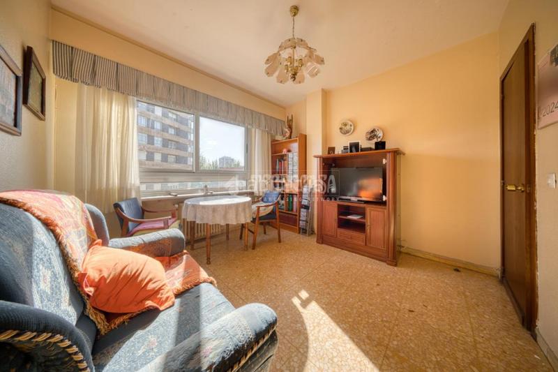 Foto 56c61a01-37cc-436f-a7b2-5746381fc88c. Pis amb calefacció aparcament a Huerta del Rey Valladolid