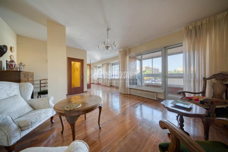 Foto 71c53db2-2a63-4b7d-9fad-56bf84670e3a. Pis amb calefacció aparcament a Huerta del Rey Valladolid