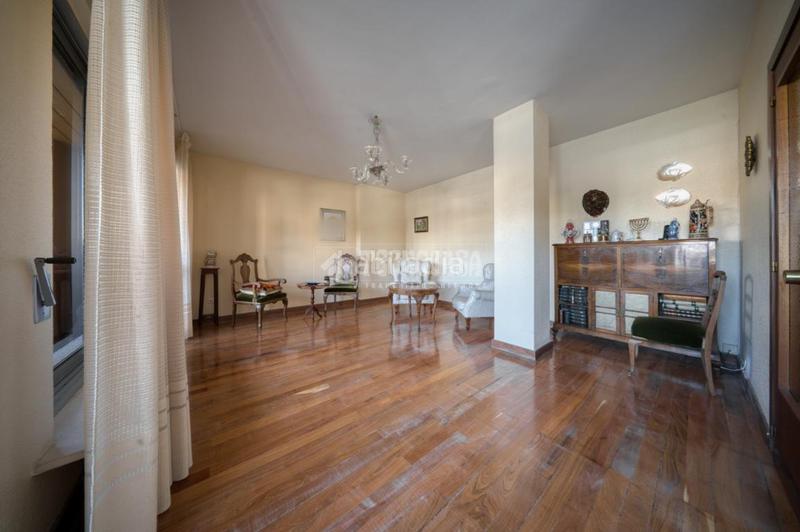 Foto 8e842966-ddf7-4c66-8a0f-85504ae764d2. Pis amb calefacció aparcament a Huerta del Rey Valladolid