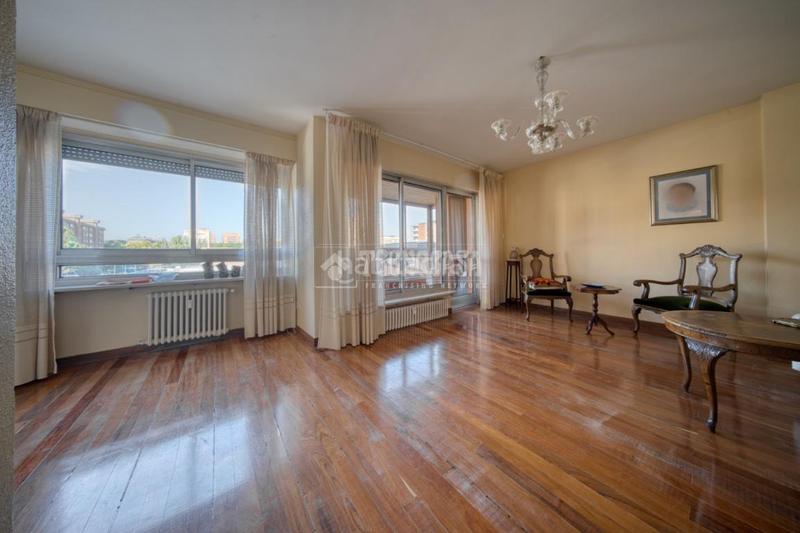 Foto 9cc1f88d-38d9-401e-8faa-f4d76251df79. Pis amb calefacció aparcament a Huerta del Rey Valladolid