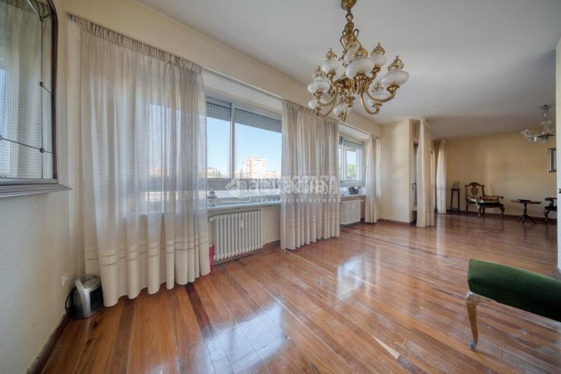 Foto ad6252ac-9288-4b2c-afdd-55af495a961f. Pis amb calefacció aparcament a Huerta del Rey Valladolid