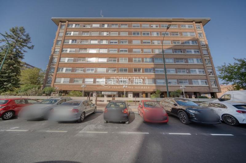 Foto e998bcba-f911-42a5-b549-62d5dd56552d. Pis amb calefacció aparcament a Huerta del Rey Valladolid