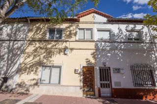 Casa aparellada a Girón