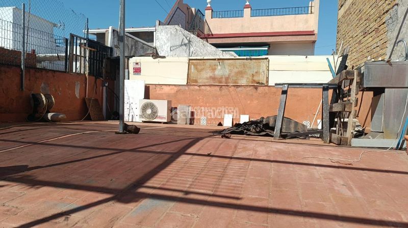 Foto 05ea9eb9-78c1-44ce-ae43-0d3218a2c9ad. Casa aparellada a Centro - Doña Mercedes Dos Hermanas