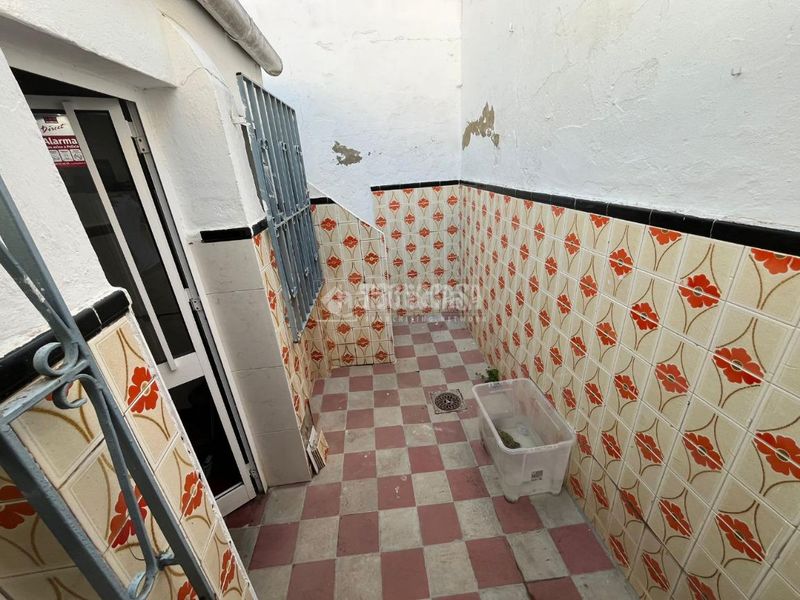 Foto 1c757c64-fa2f-4672-be32-e6b974c0be1c. Casa aparellada a Centro - Doña Mercedes Dos Hermanas
