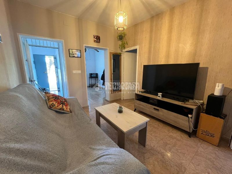 Foto bf050fdf-38bf-44c0-8eb8-9fb0b8e68d2f. Casa aparellada a Centro - Doña Mercedes Dos Hermanas