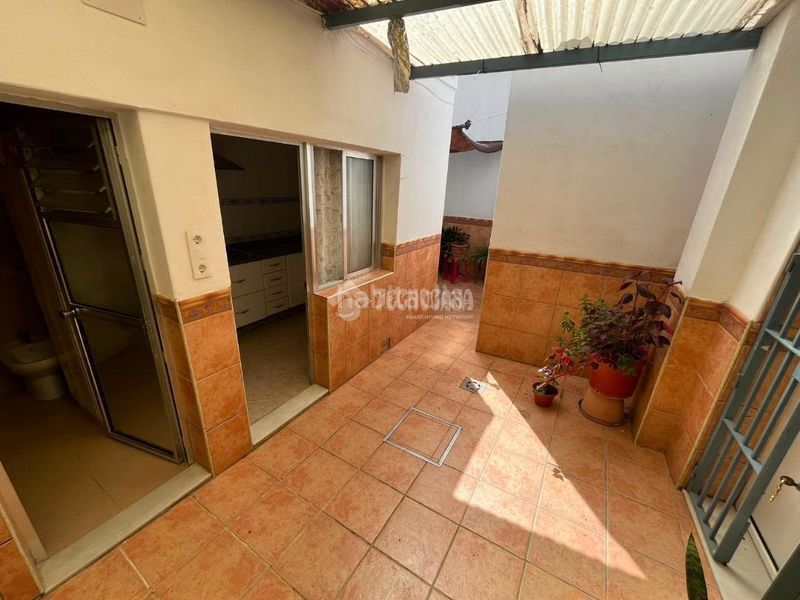 Foto 3aeca24a-95c2-4658-bc6a-f1bdcf216b16. Casa amb calefacció aparcament a Centro - Doña Mercedes Dos Hermanas