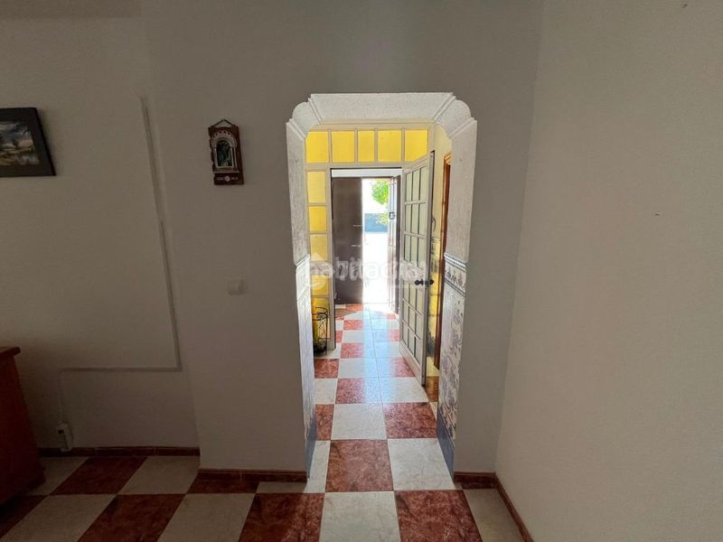 Foto 3b18b8a8-edc5-4515-9608-f1b2a2174713. Casa amb calefacció aparcament a Centro - Doña Mercedes Dos Hermanas