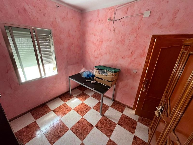 Foto e2b2ff07-3813-416e-a0d5-ec92a45b493f. Casa amb calefacció aparcament a Centro - Doña Mercedes Dos Hermanas