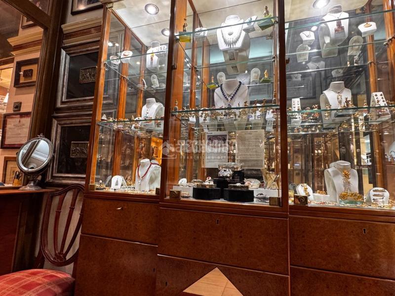 Foto 255fe3f0-8fbf-45ef-9d42-8d42e6a9f4e8. Local comercial a Goya Madrid