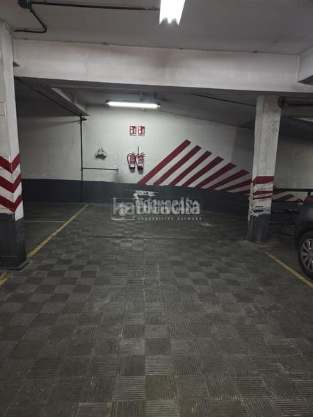 Foto b40a8812-680f-4fc4-b16d-70a36a1a735f. Parking coche boxplaza de garaje en venta en Fuente del Berro Madrid