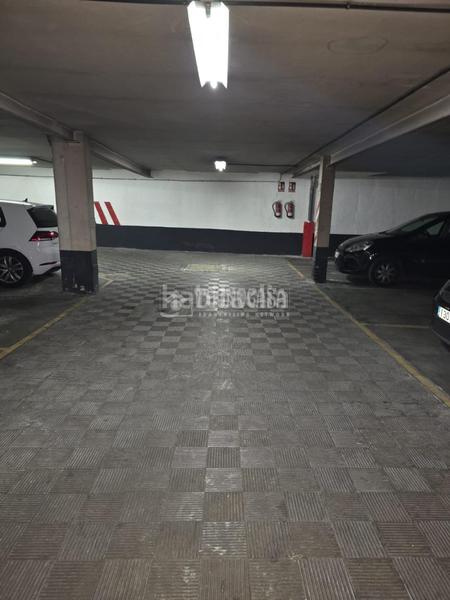 Foto cdfbea69-c2bc-4eac-b6ac-4ca6c1f52a59. Parking coche boxplaza de garaje en venta en Fuente del Berro Madrid