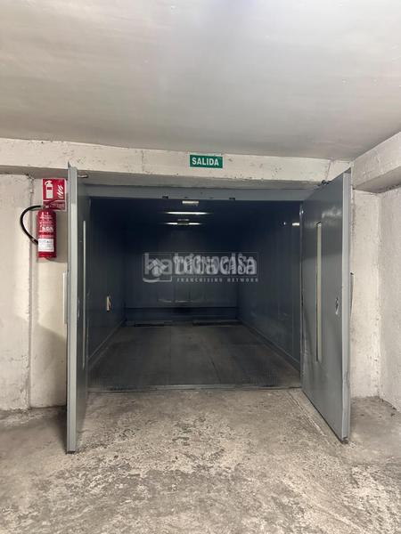 Foto a42cc742-bdc0-451b-9a6b-784a7edf1c63. Parking coche boxplaza de garaje en venta en Fuente del Berro Madrid